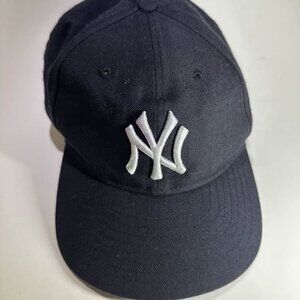 Vintage New York Yankees Strapback Hat – MLB Genuine Merchandise